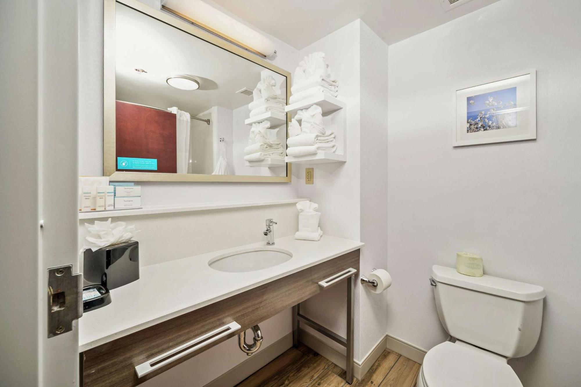 Hampton Inn Wilson Downtown Экстерьер фото